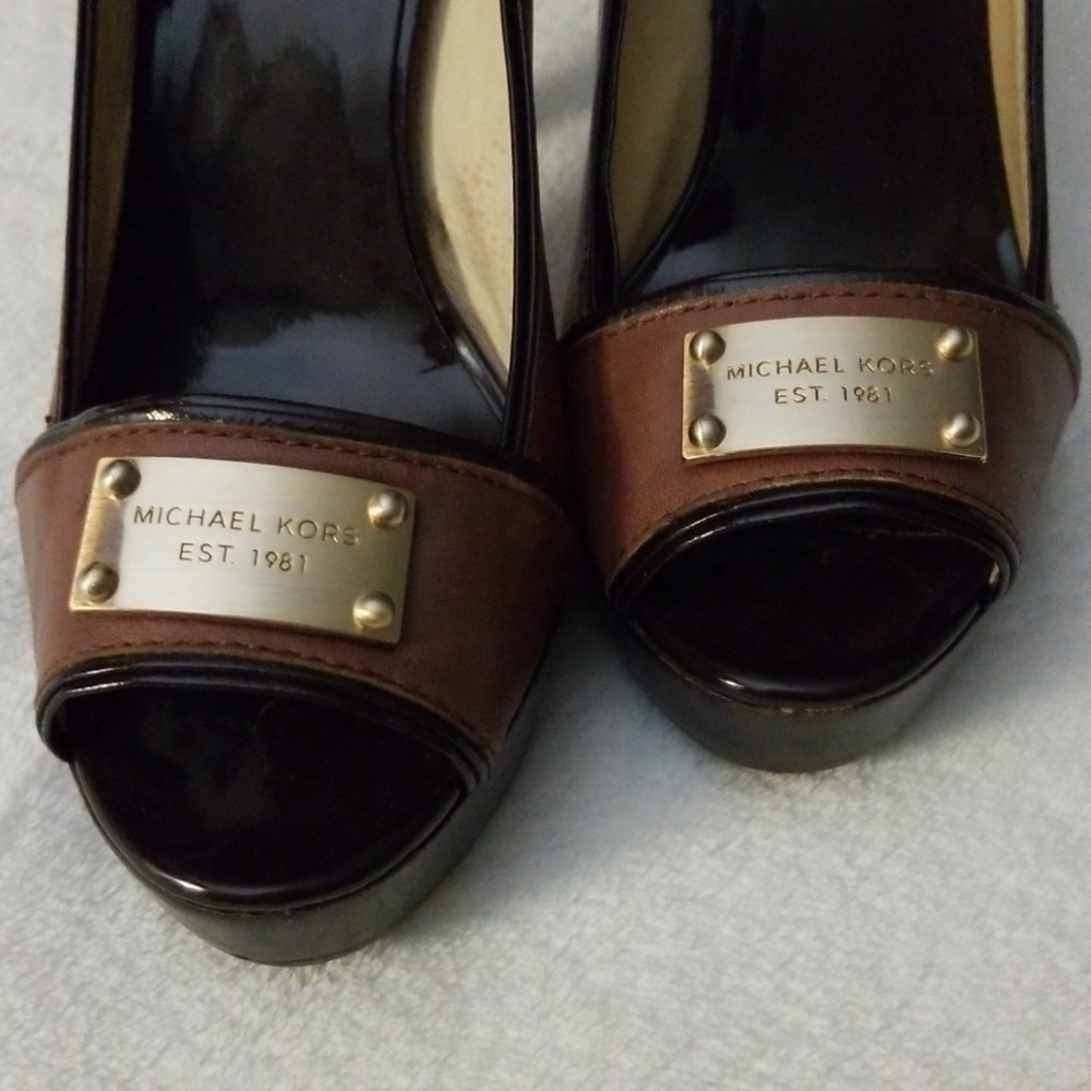 MICHAEL Michael Kors Platform Pumps. Size 7.5